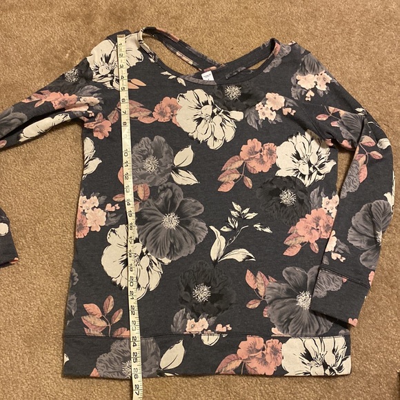 Old Navy Active Sweatshirt Open Back - Picture 6 of 7